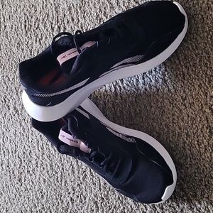 Reebok Cross Trainers Size 7